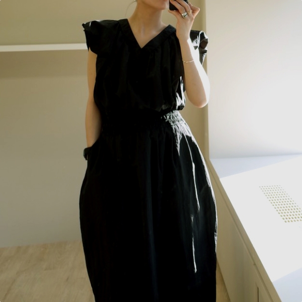 DRESS