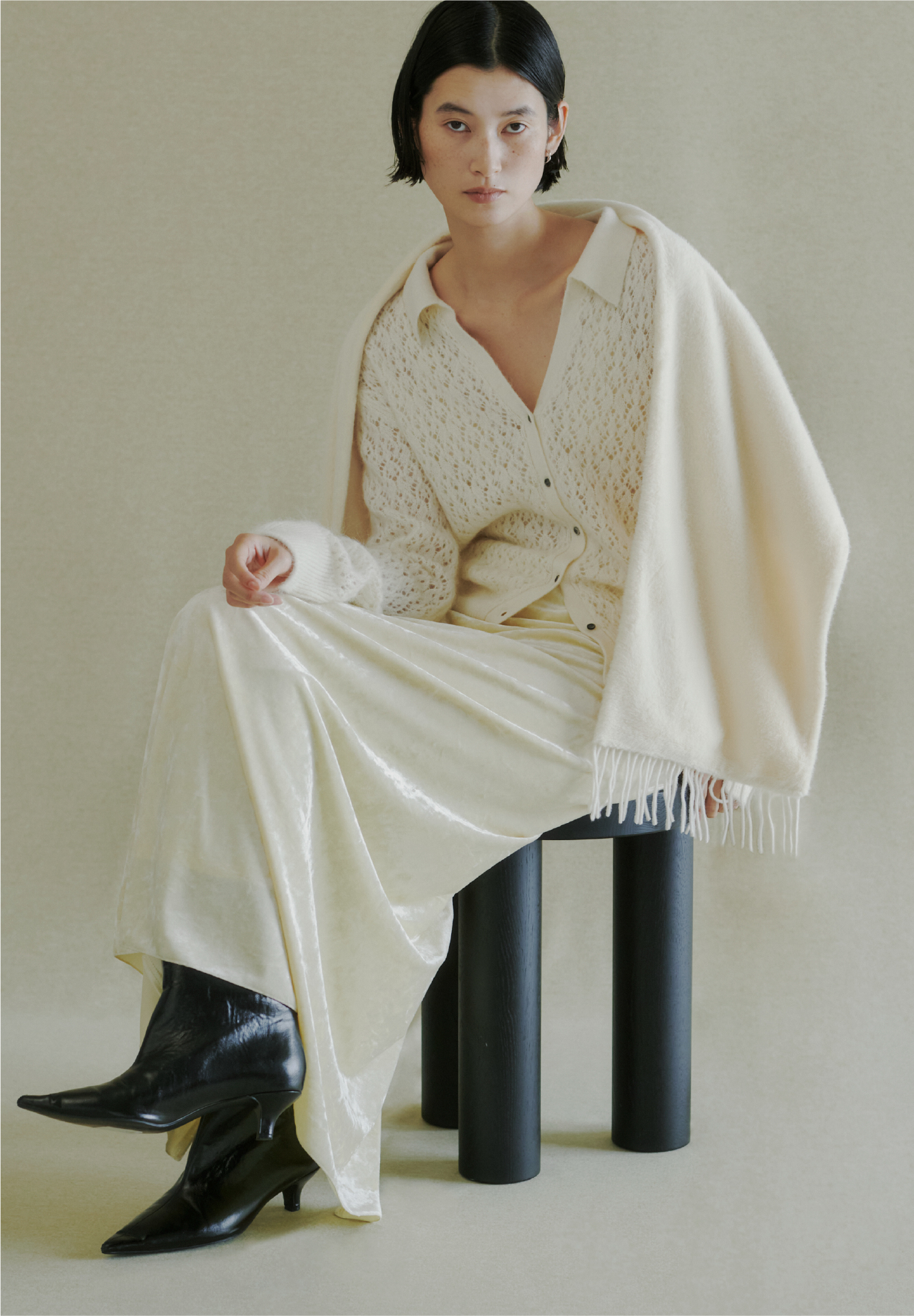 KNIT TOPS SKIRT STOLE着用モデルの画像