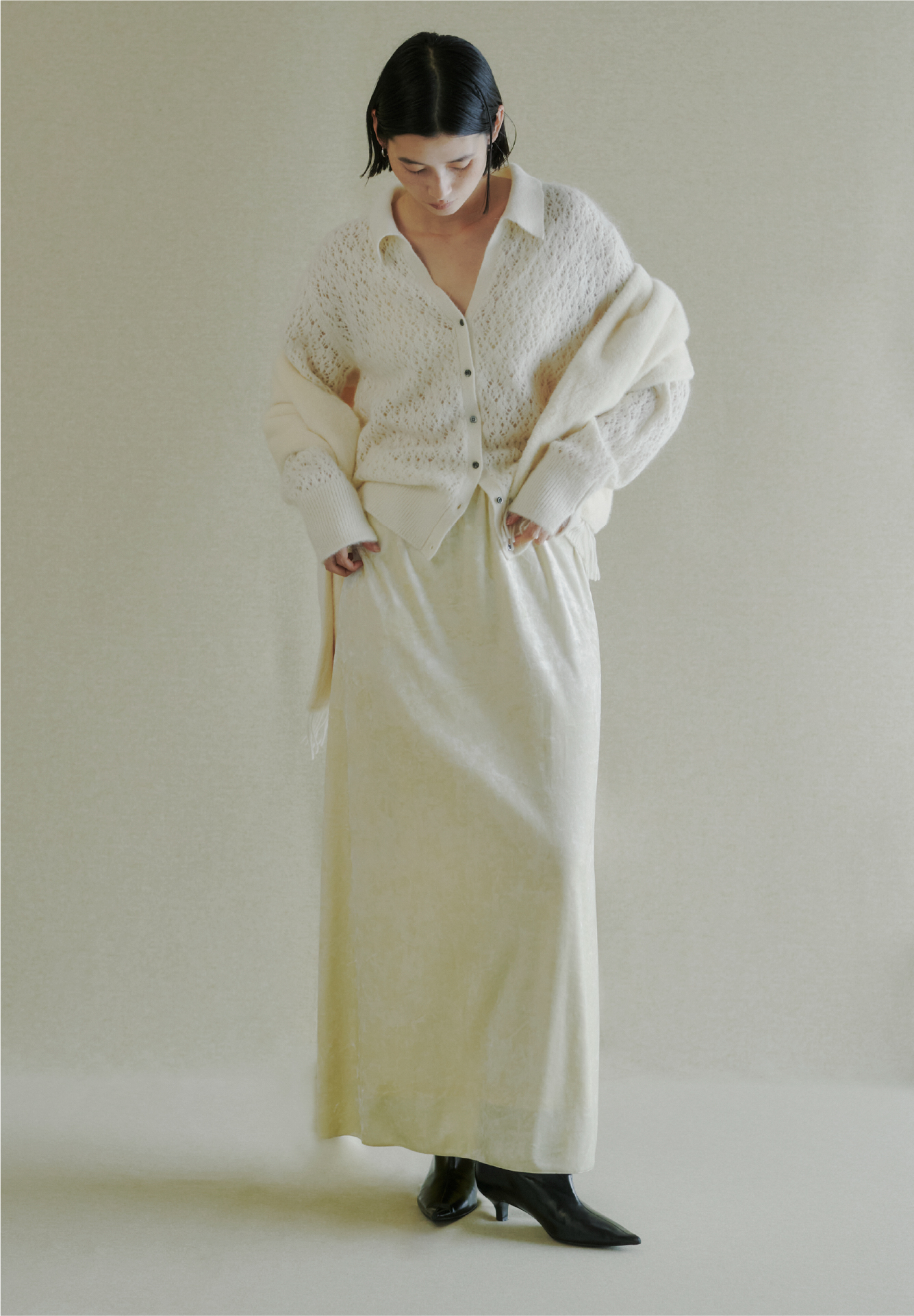 KNIT TOPS SKIRT STOLE着用モデルの画像