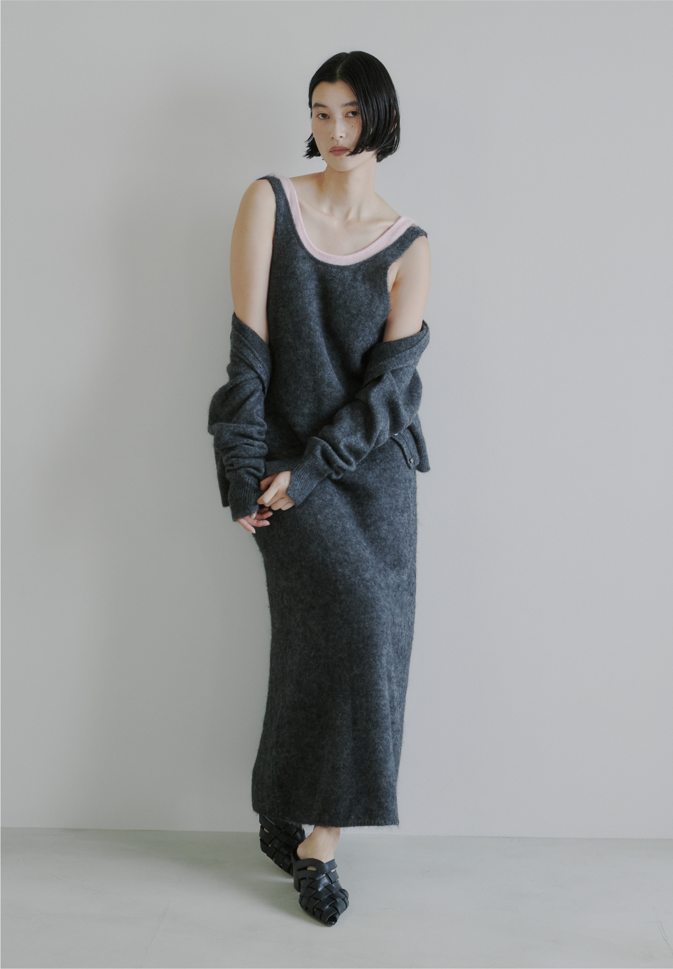 KNIT TOPS DRESS SHOES着用モデルの画像