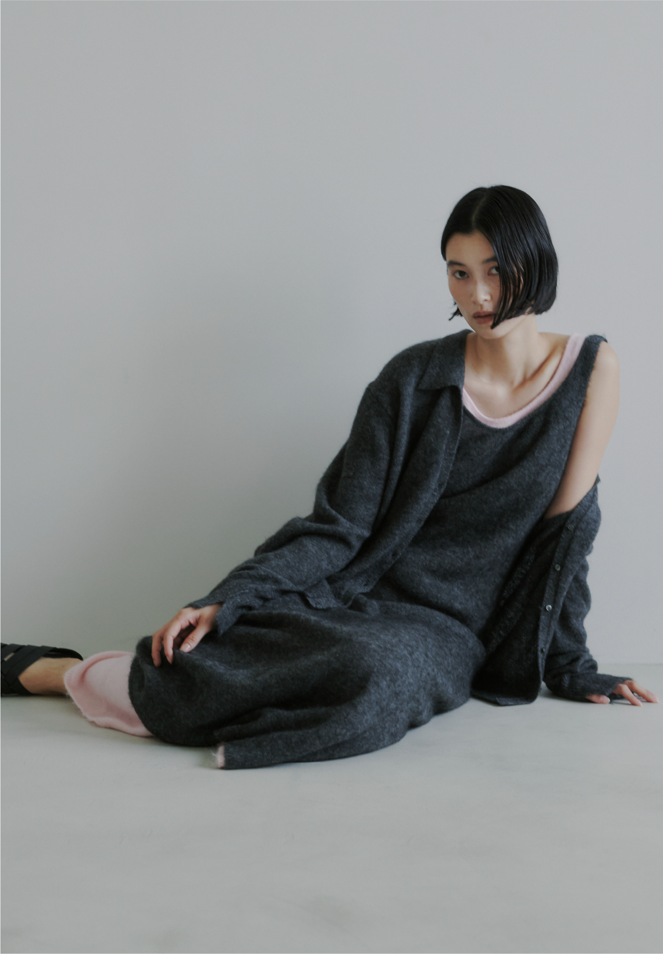 KNIT TOPS DRESS SHOES着用モデルの画像