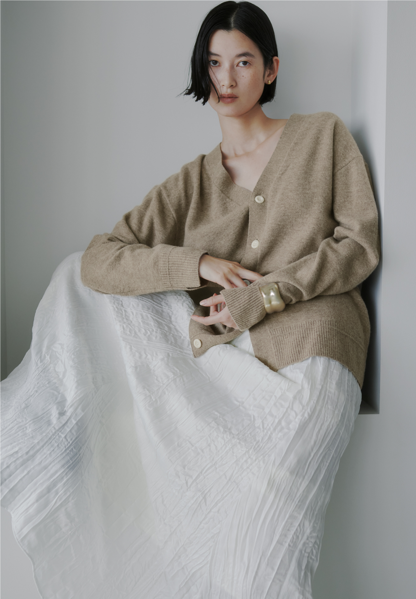 KNIT TOPS SKIRT着用モデルの画像