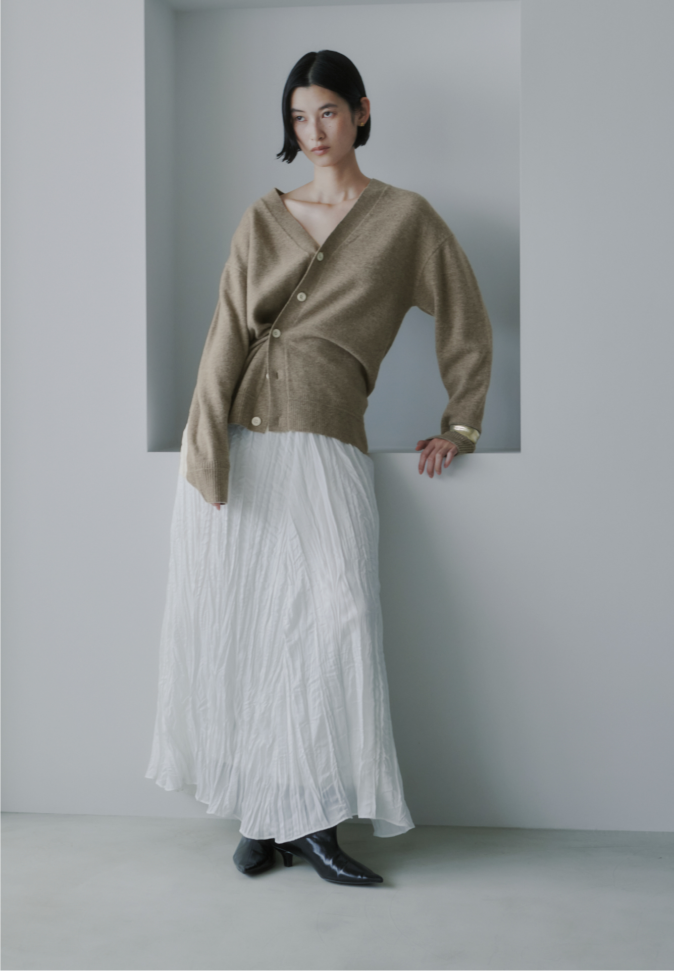 KNIT TOPS SKIRT着用モデルの画像