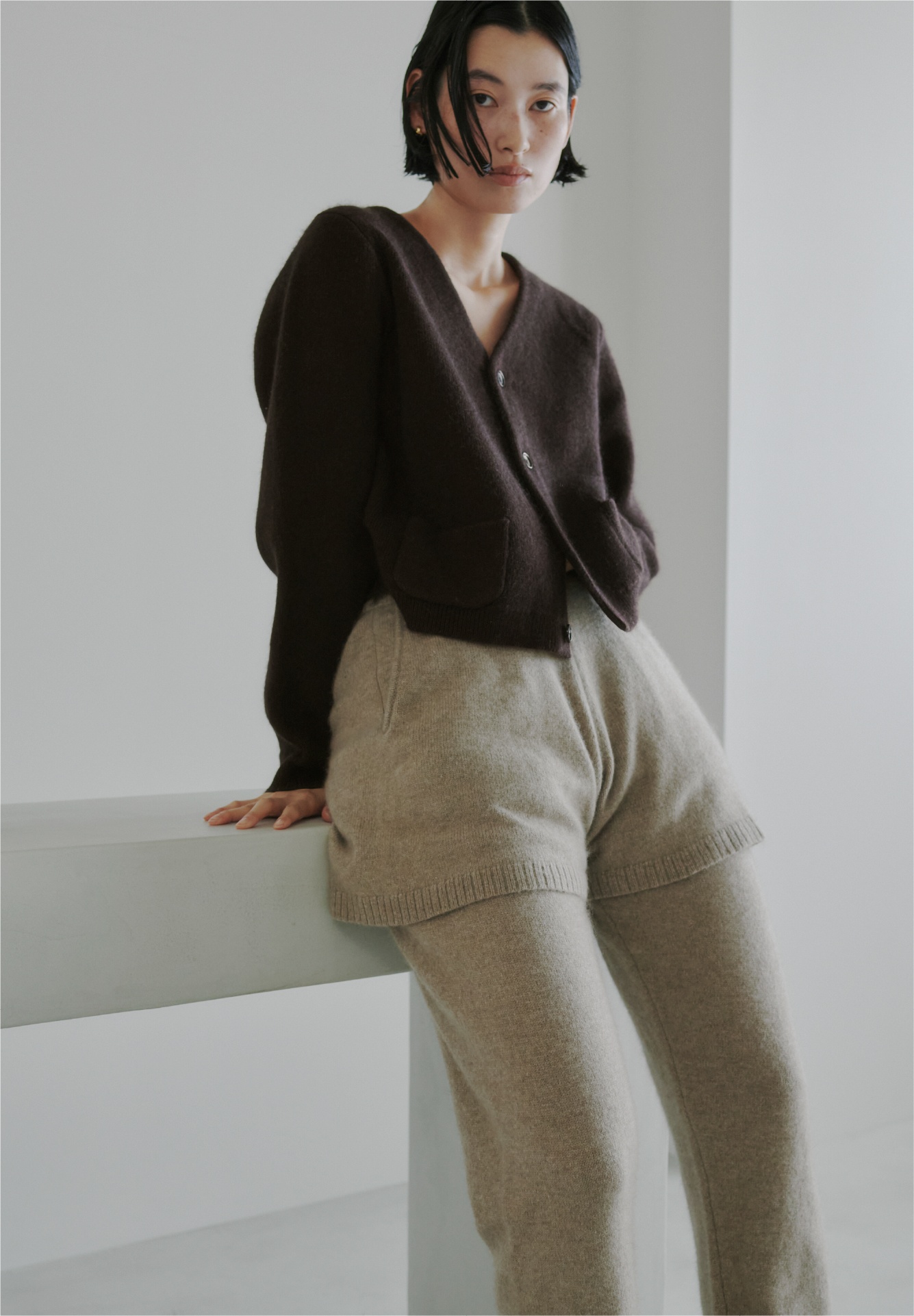 KNIT TOPS SKIRT着用モデルの画像