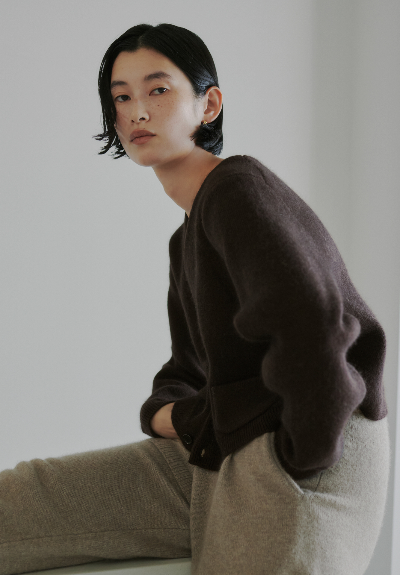 KNIT TOPS SKIRT着用モデルの画像