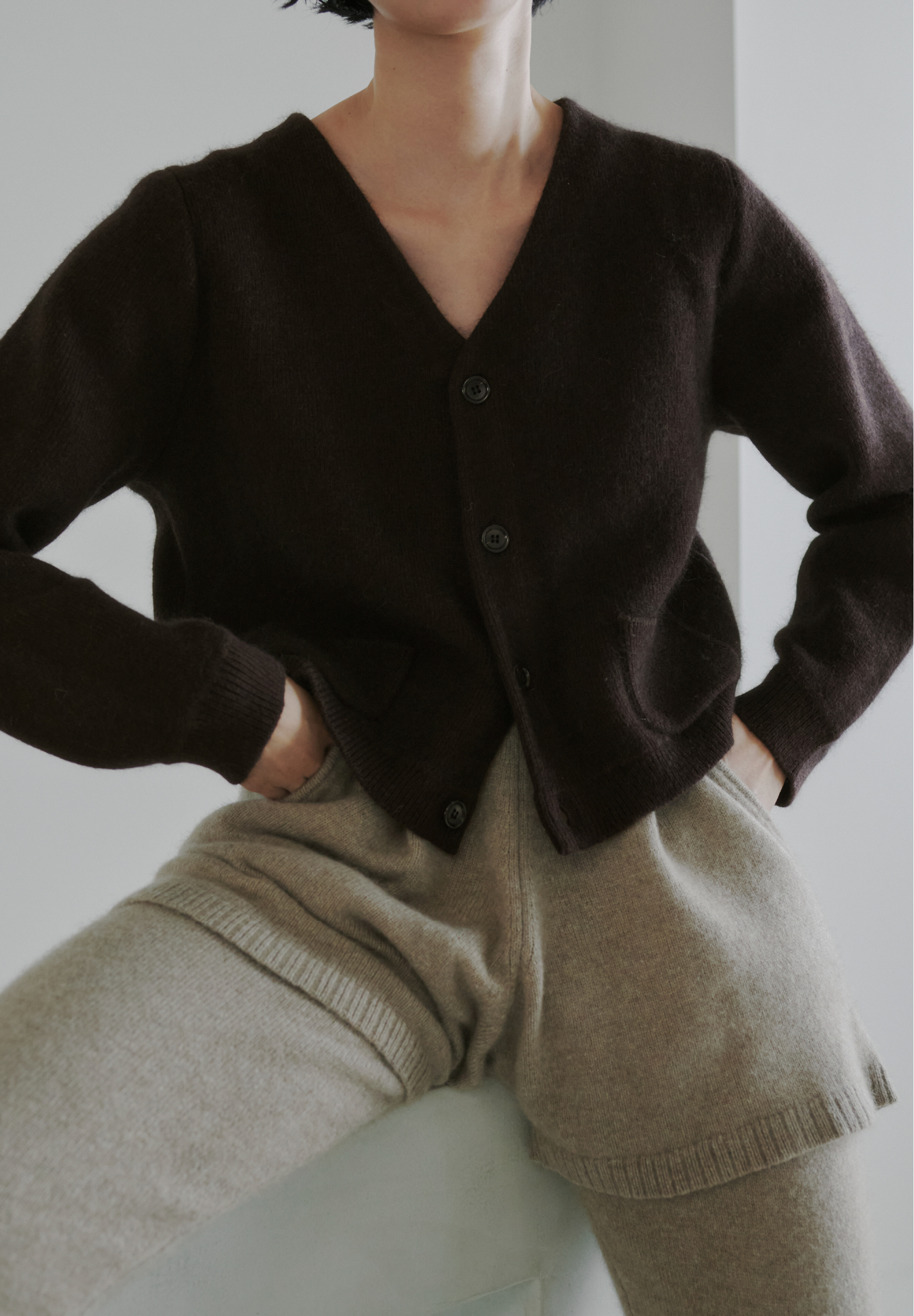 KNIT TOPS SKIRT着用モデルの画像