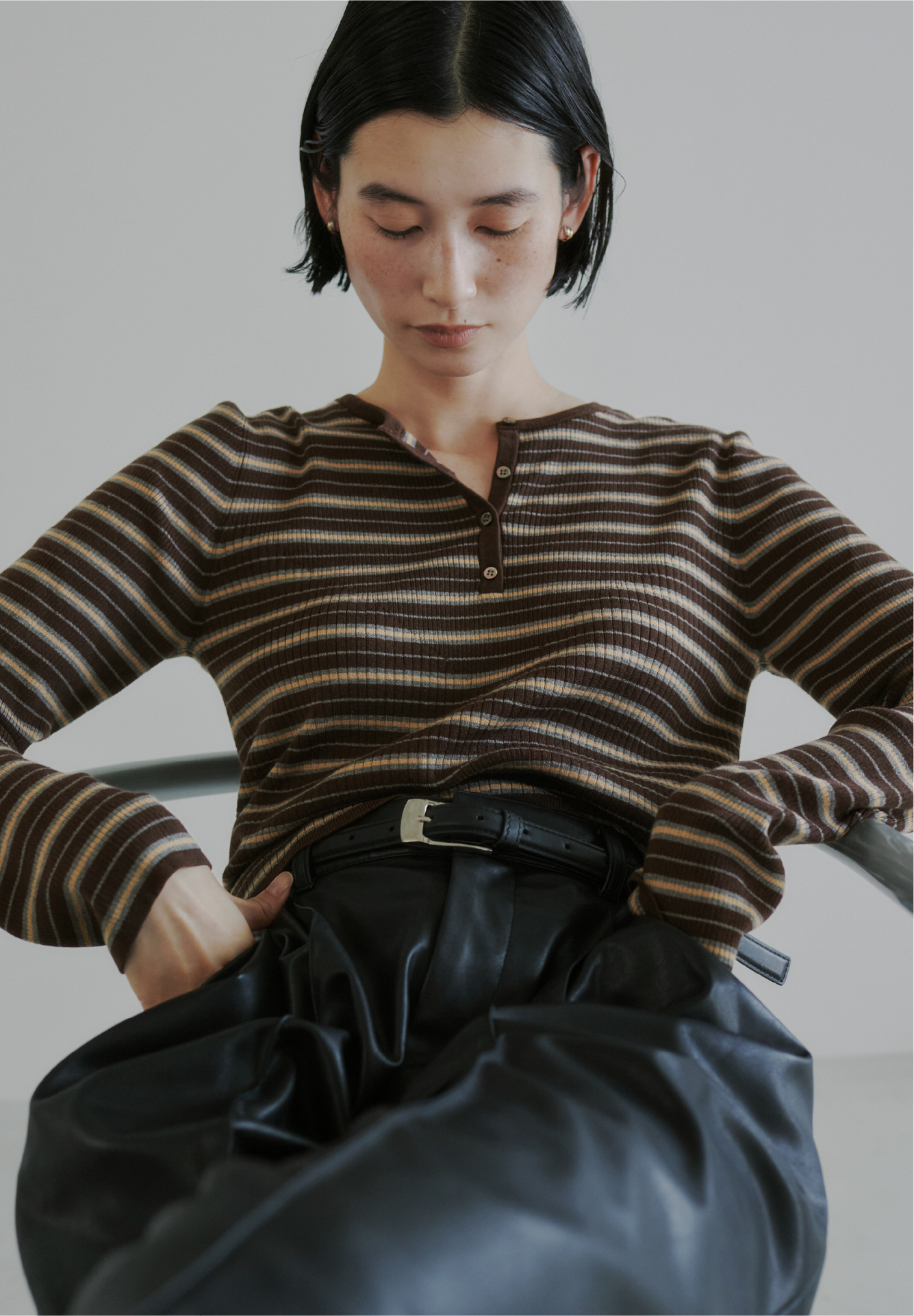 KNIT TOPS PANTS着用モデルの画像