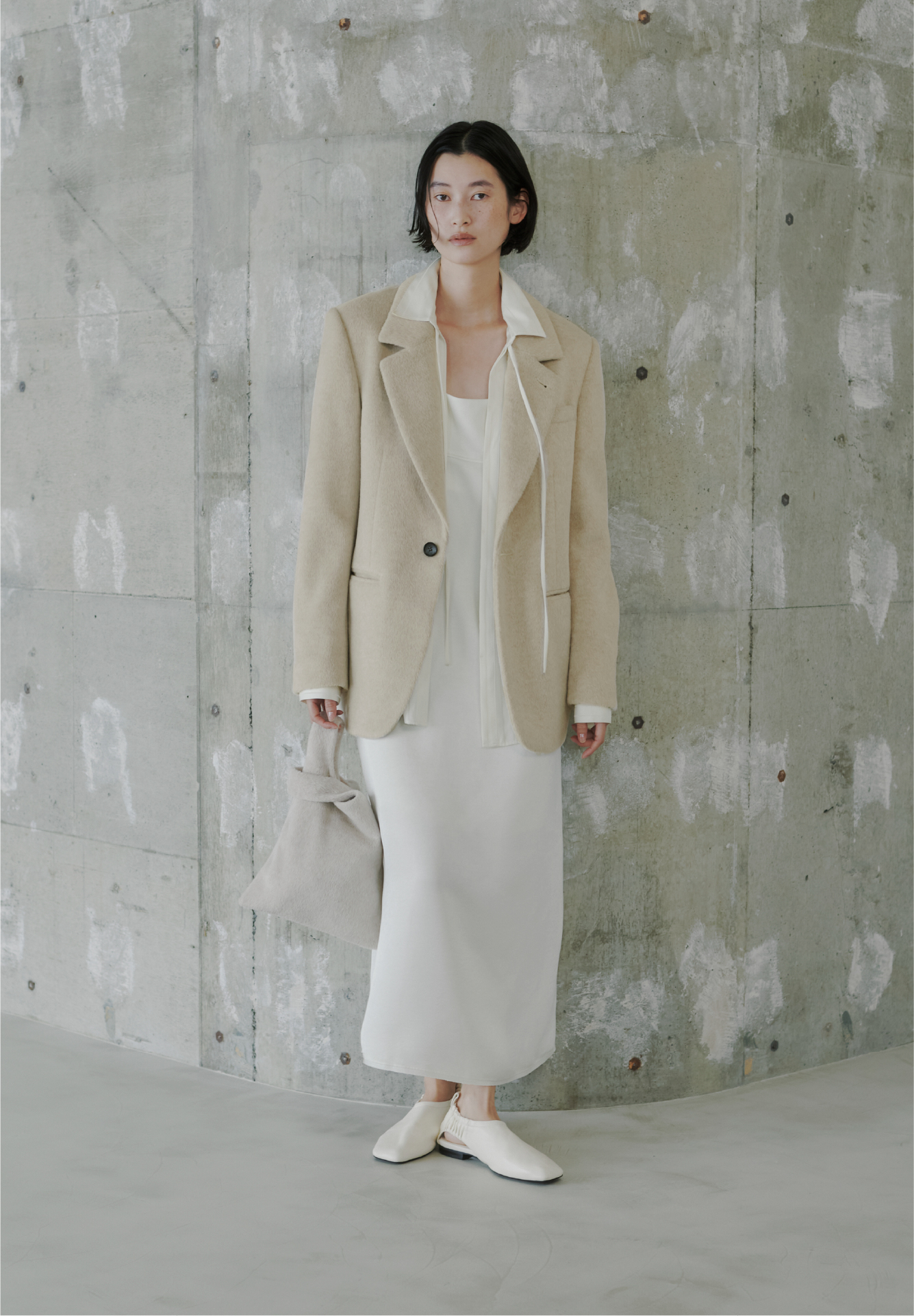 OUTER DRESS BAG着用モデルの画像
