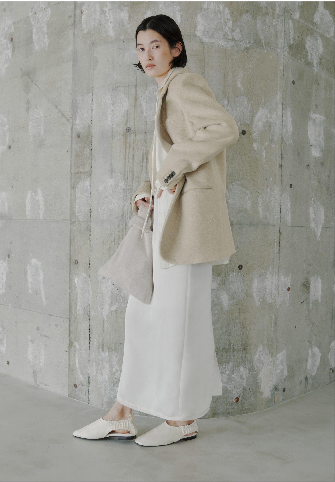OUTER DRESS BAG着用モデルの画像