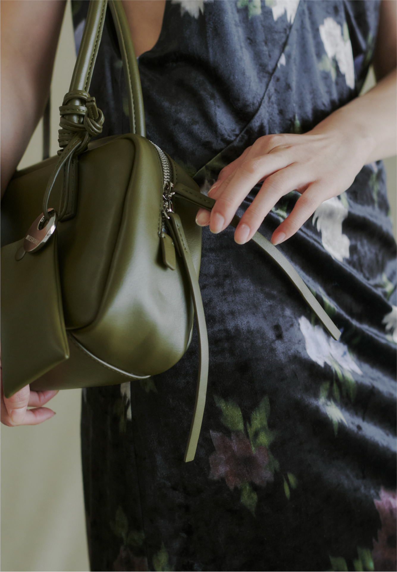 DRESS BAG着用モデルの画像