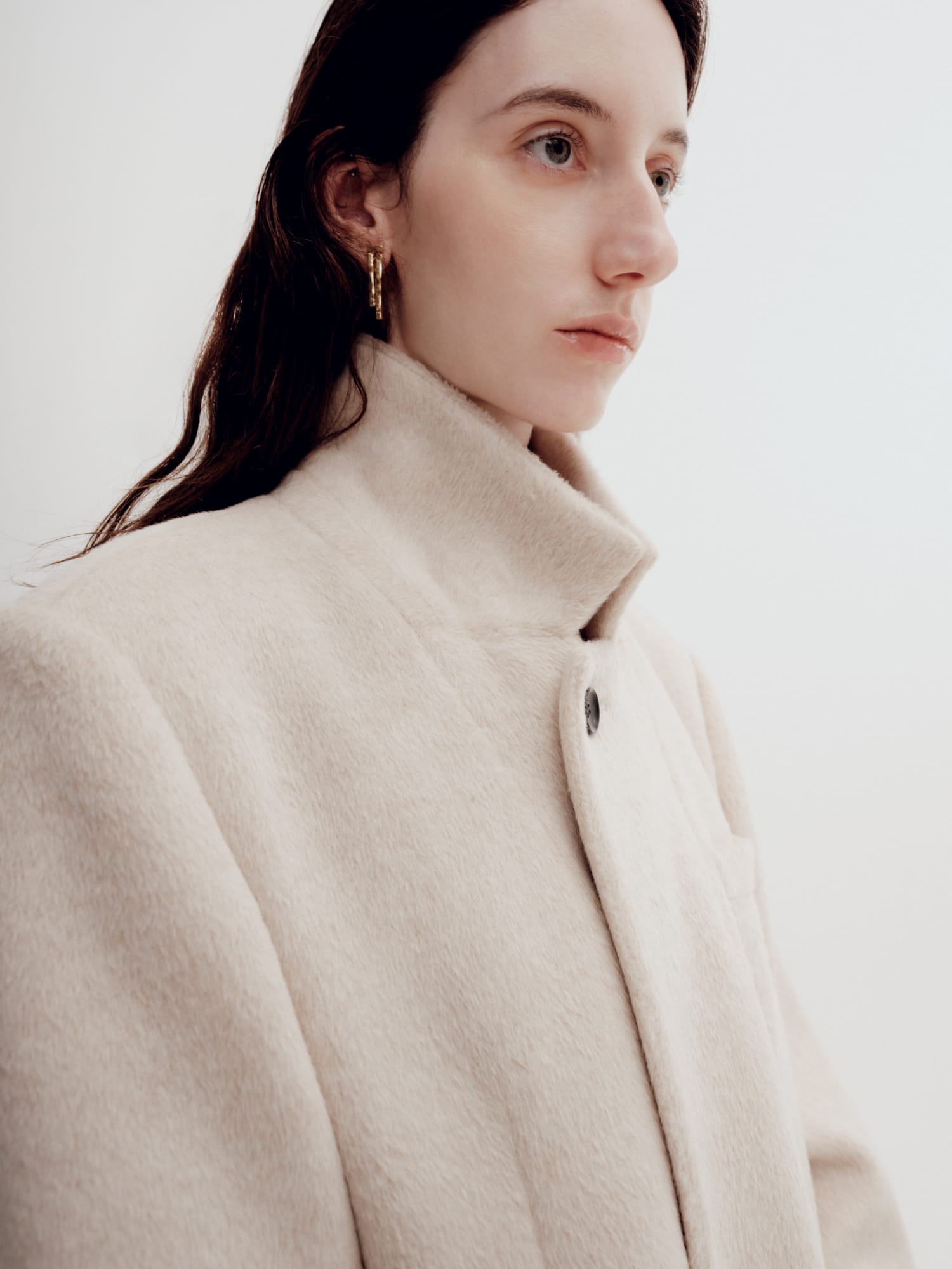 SHAGGY SINGLE-BREASTED JACKET&WASHER-PROCESSED SKIRT&BOSTON BAG WITH A CHARM&BAR EARRINGS着用モデルの画像