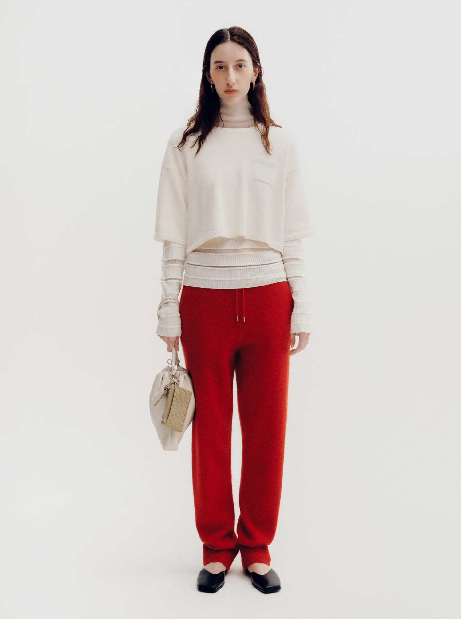 SHAGGY SINGLE-BREASTED JACKET&WASHER-PROCESSED SKIRT&BOSTON BAG WITH A CHARM&BAR EARRINGS着用モデルの画像