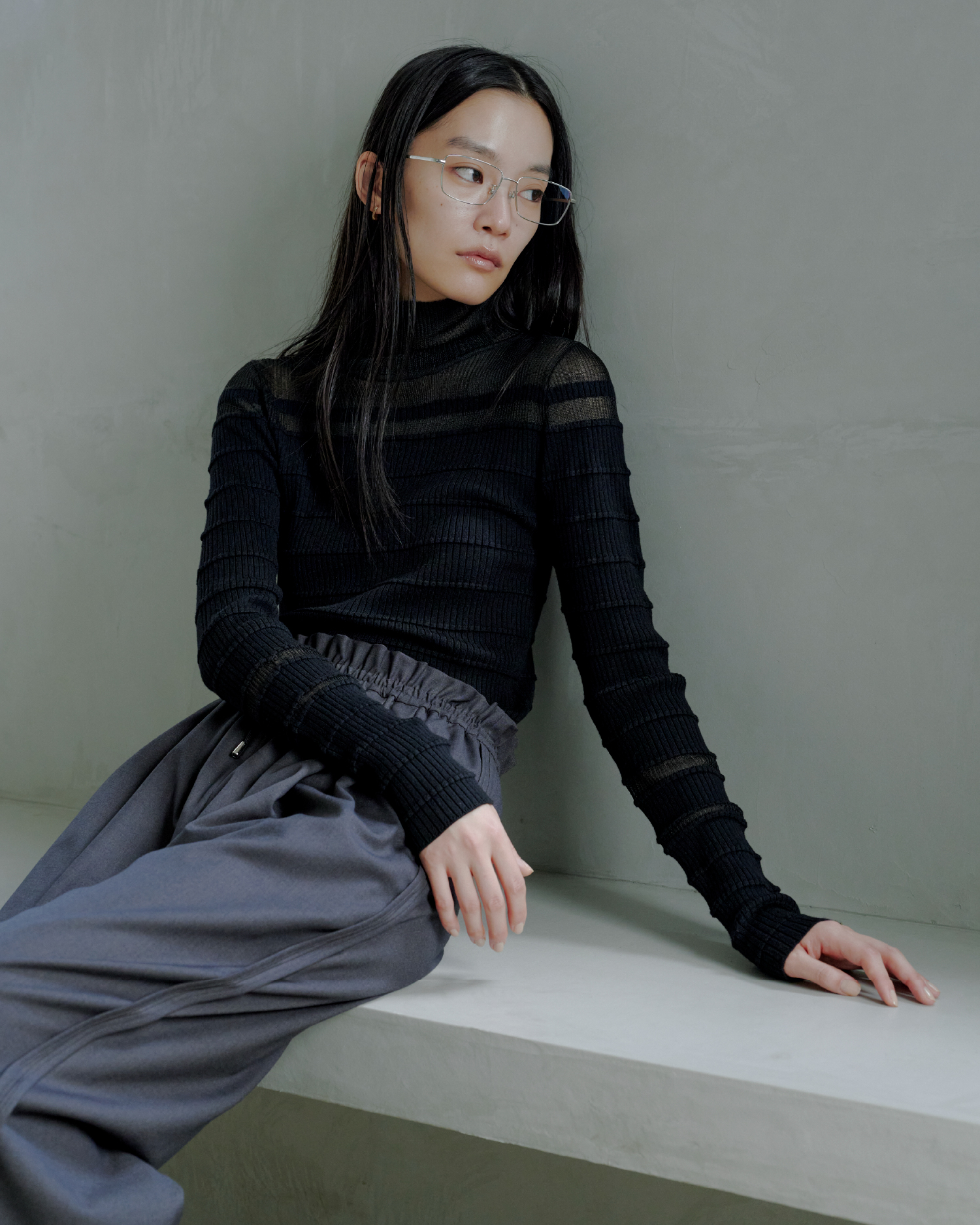 KNIT TOPS  PANTSを着用したモデル