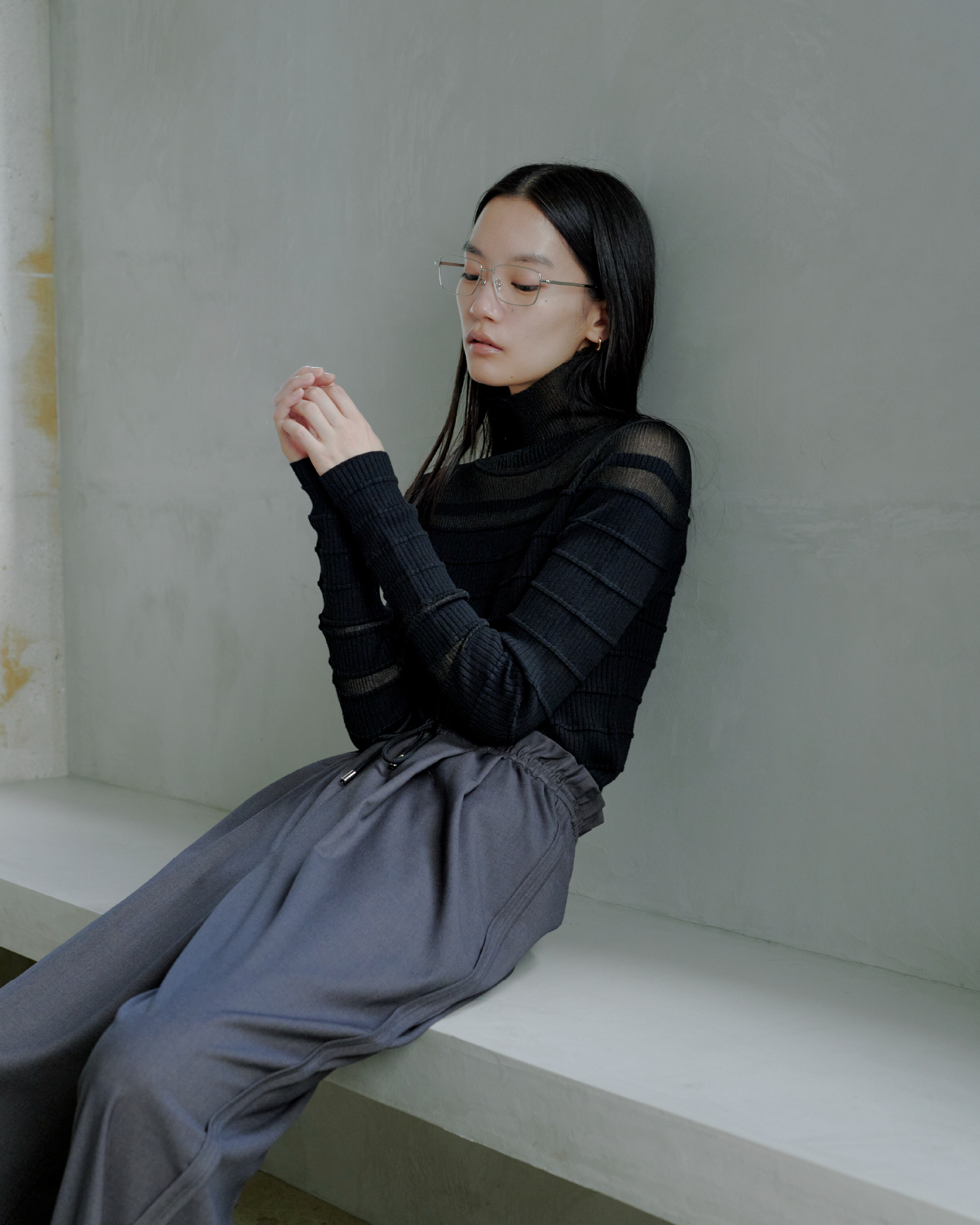 KNIT TOPS  PANTSを着用したモデル