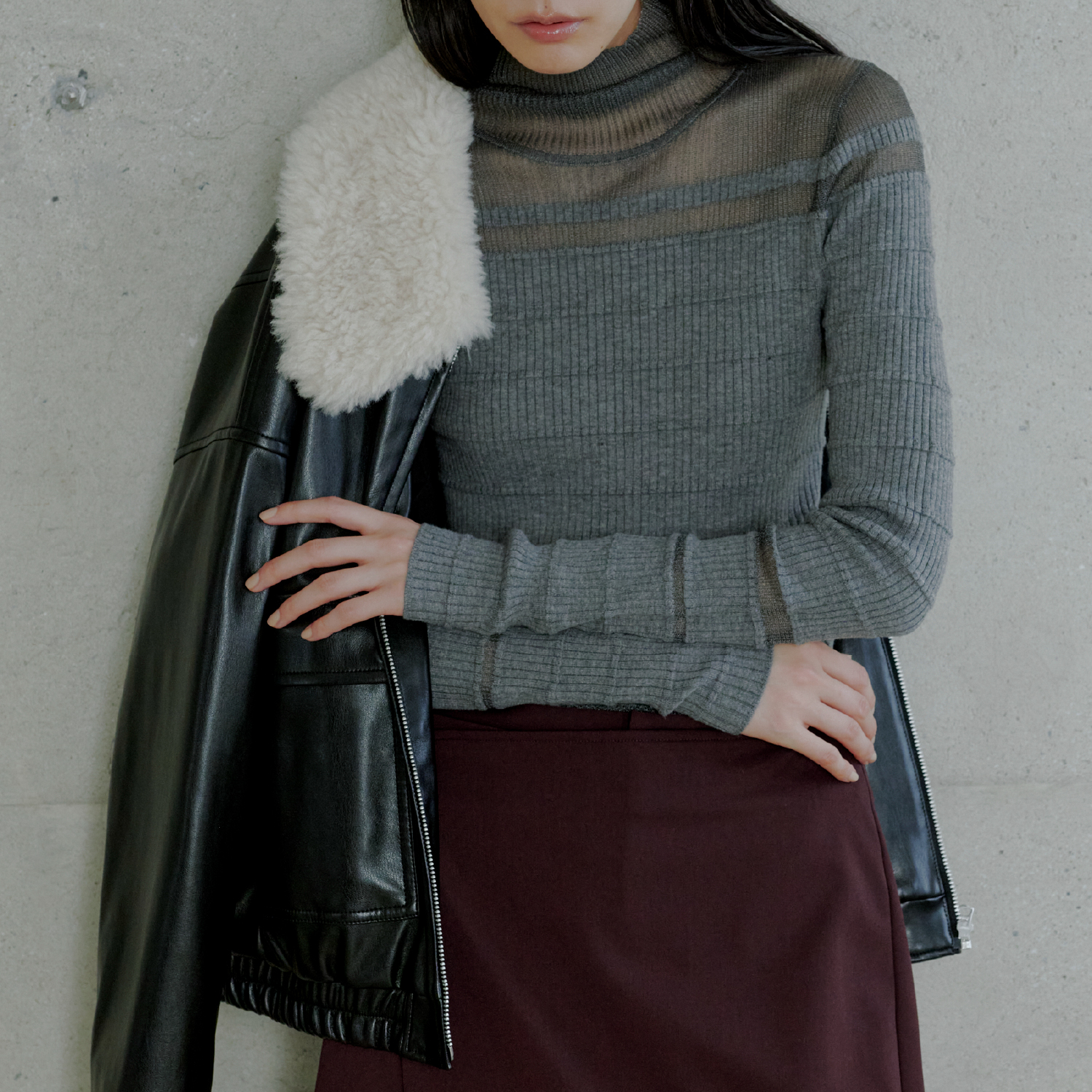 OUTER KNIT TOPS PANTSを着用するモデル