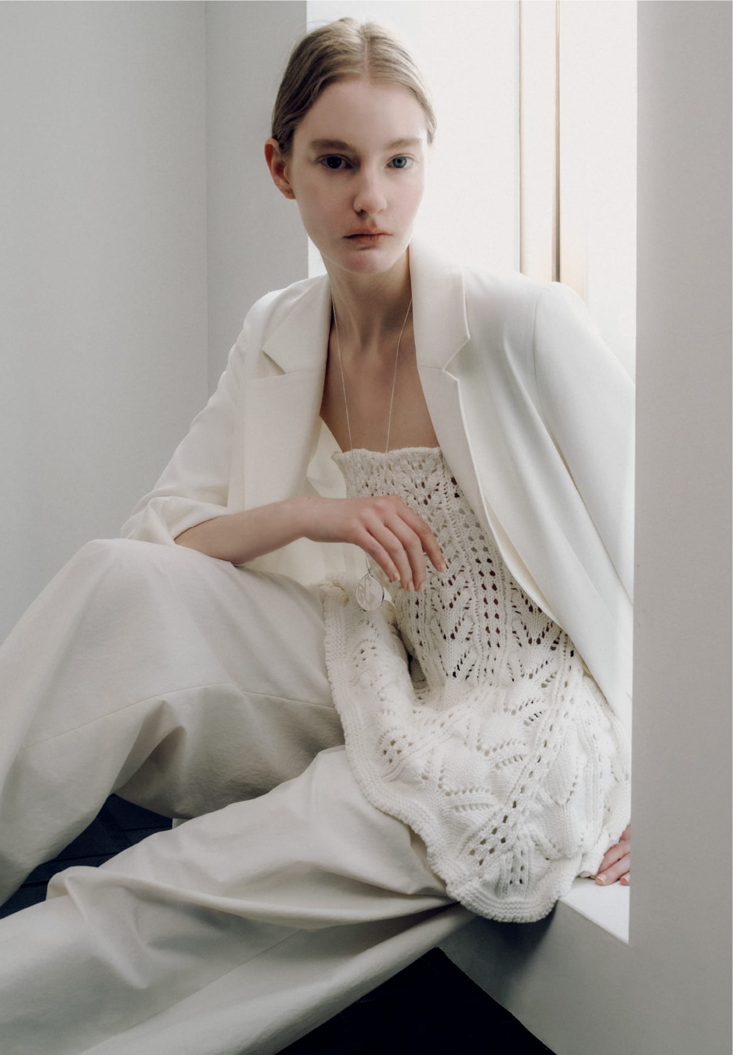 Outer Knit tops Pantsを着用したモデル