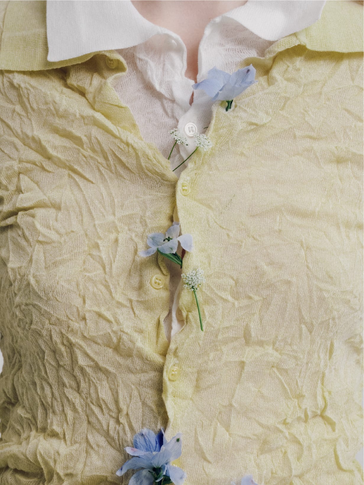 Topsを着用したモデル