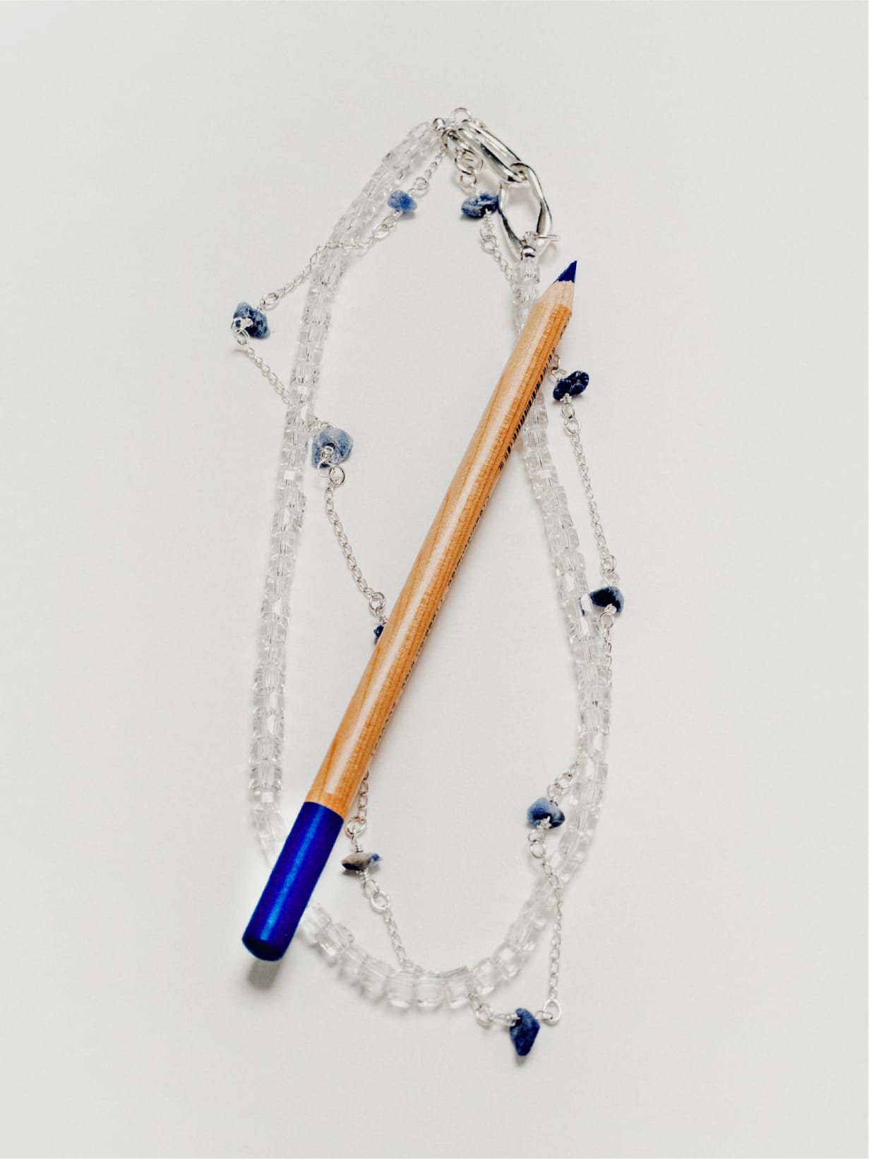 Accessoryを着用したモデル