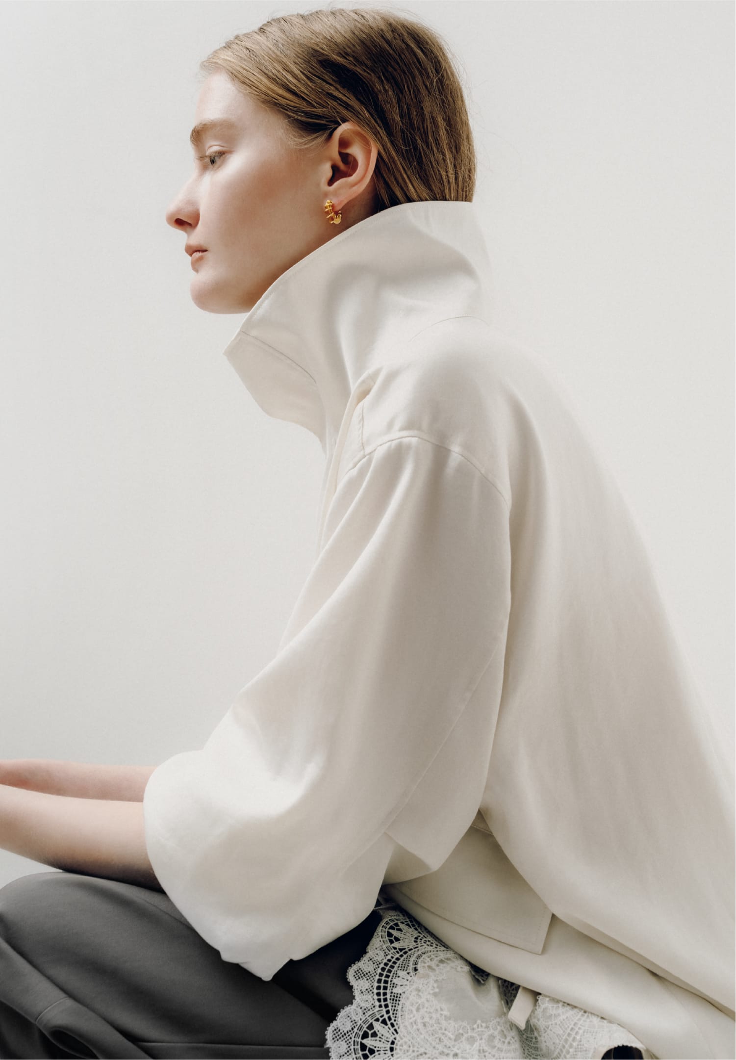 Outer Tops Pantsを着用したモデル