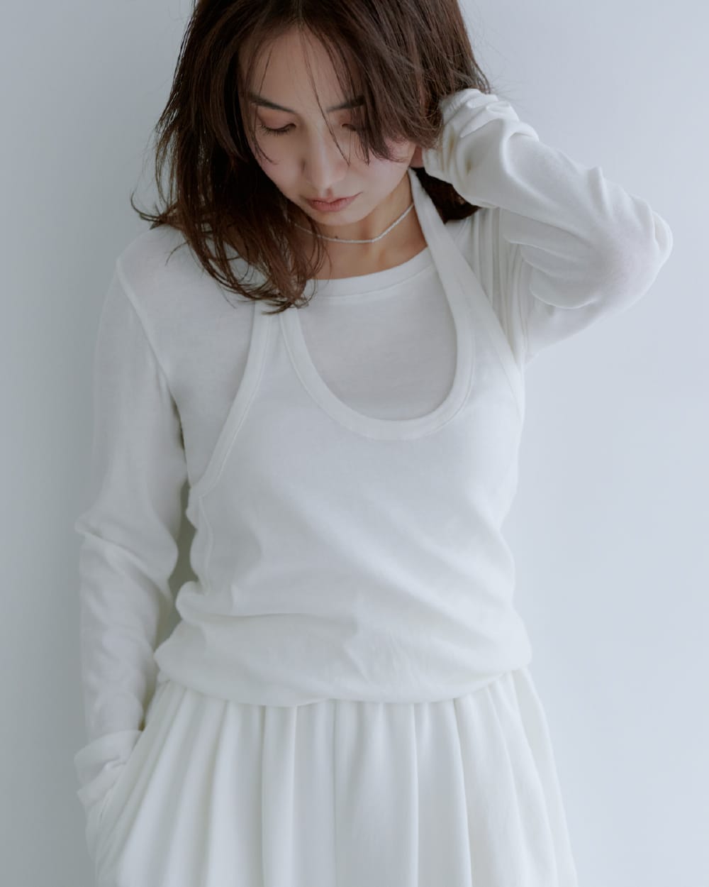 Outer Tops Pants Shoesを着用したモデル