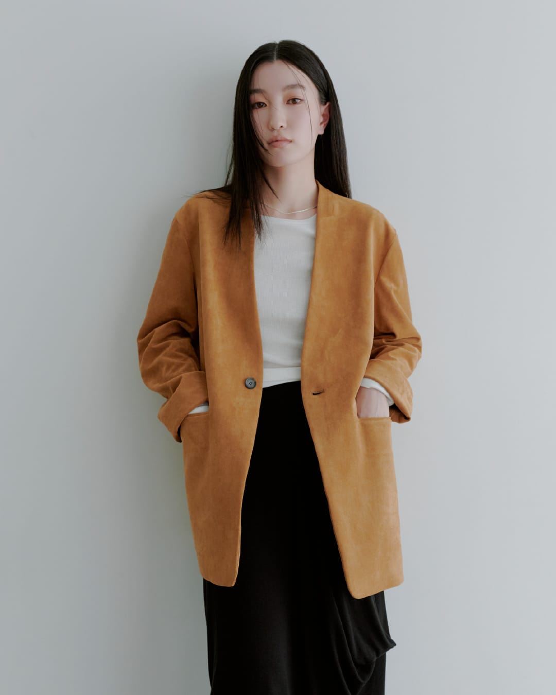 Outer Tops Skirt Shoesを着用したモデル