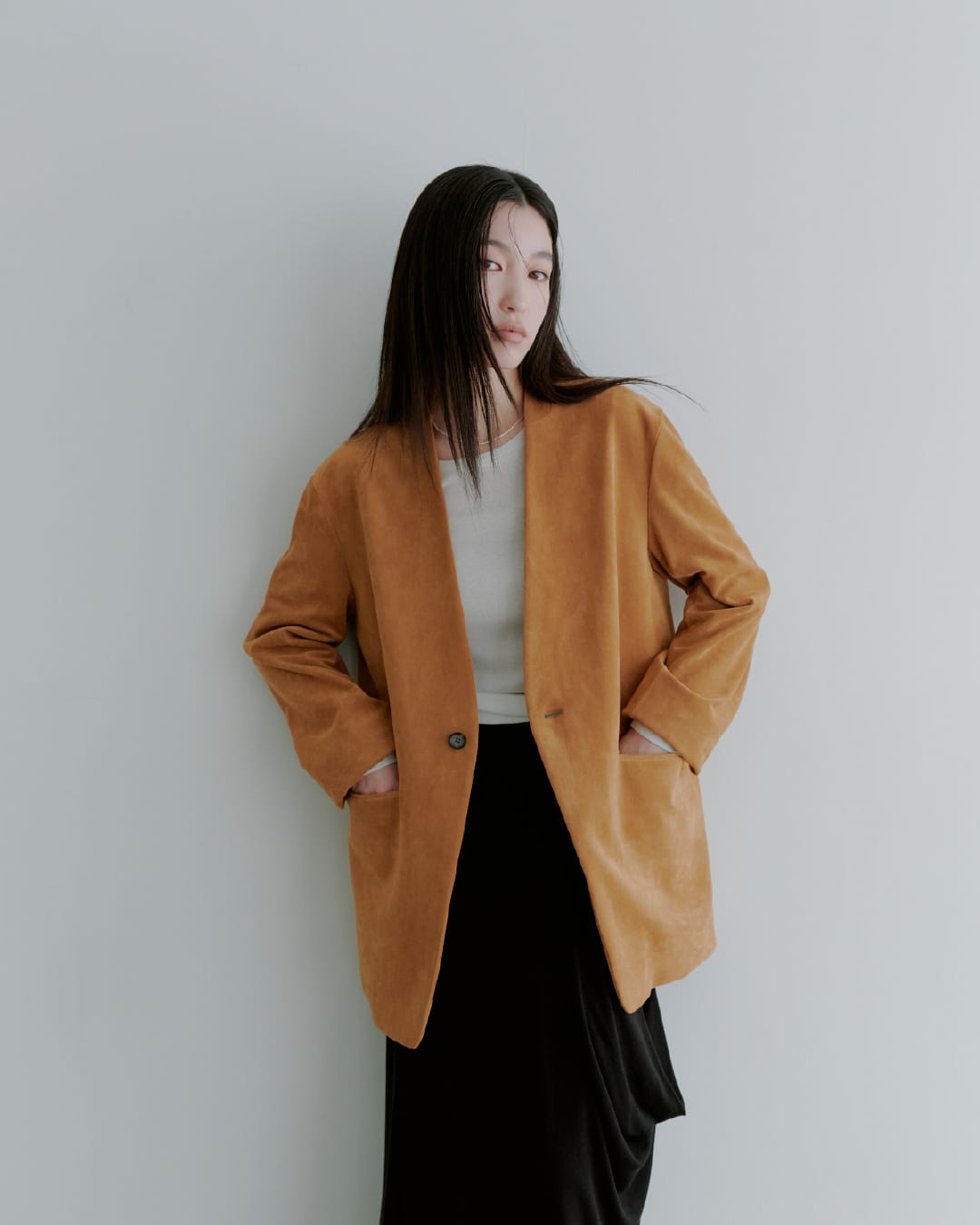 Outer Tops Skirt Shoesを着用したモデル