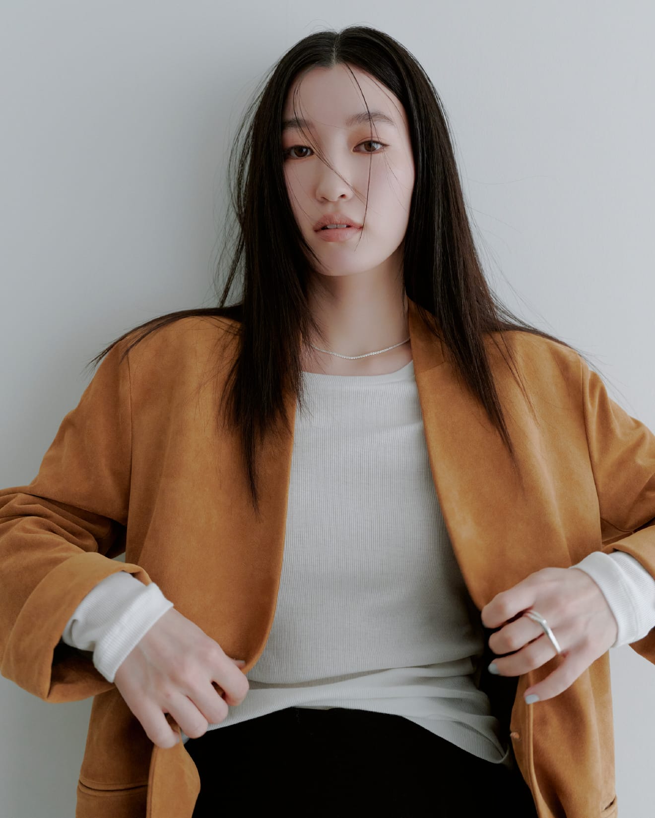 Outer Tops Skirt Shoesを着用したモデル