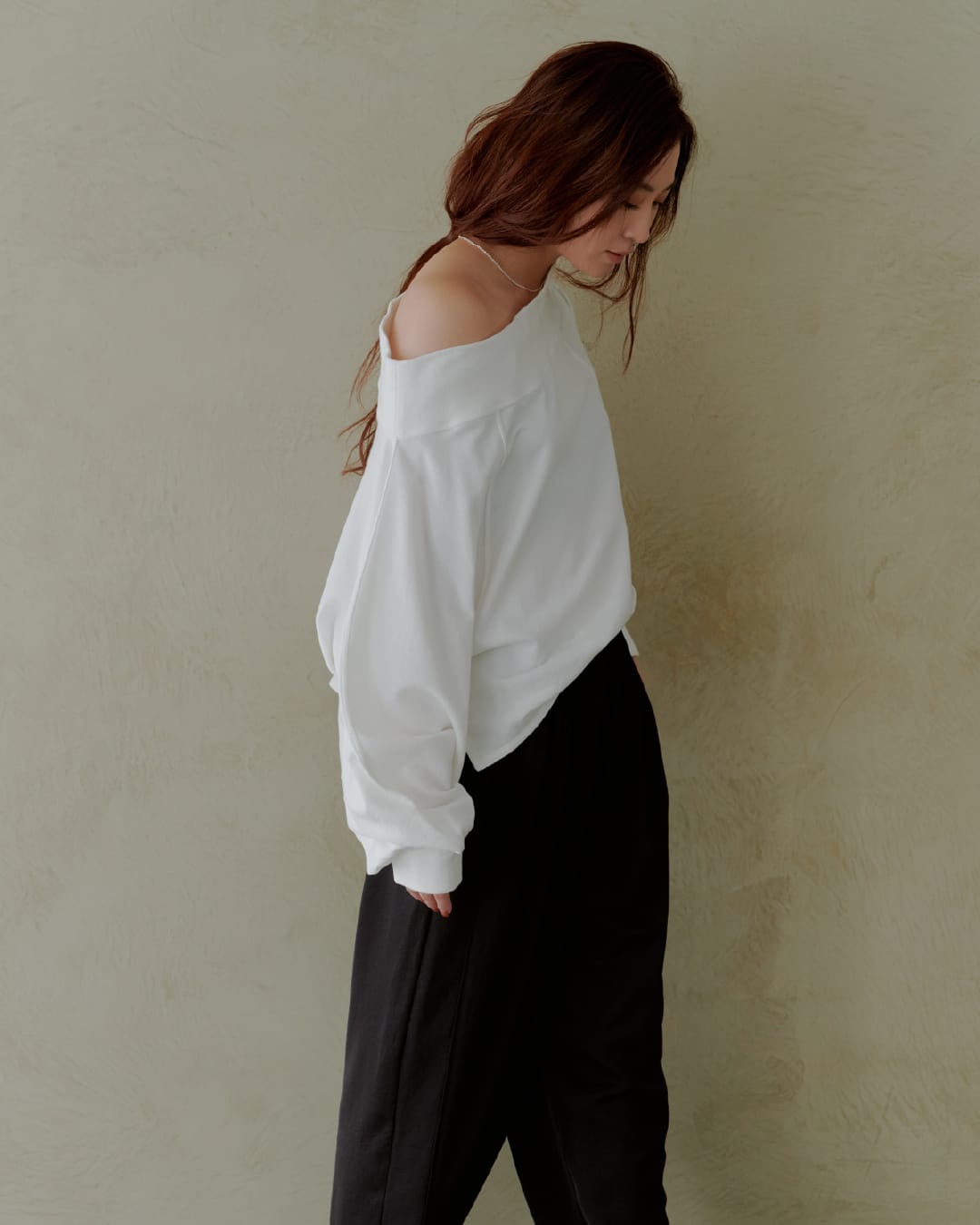 Tops Pants Shoes Bagを着用したモデル