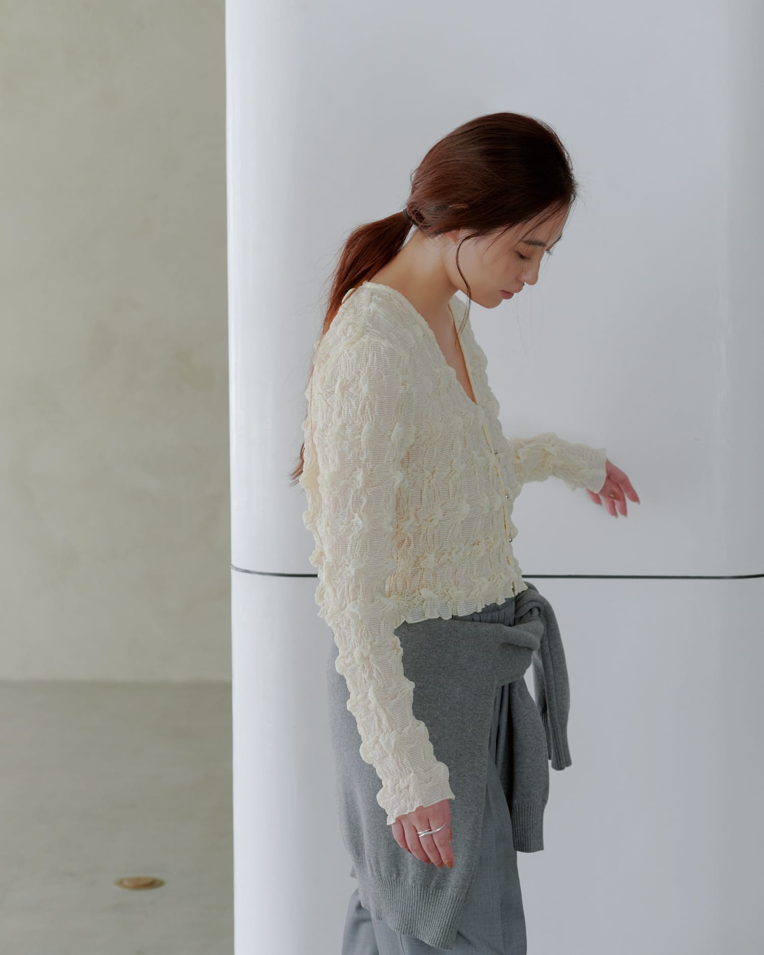 Topsを着用したモデル