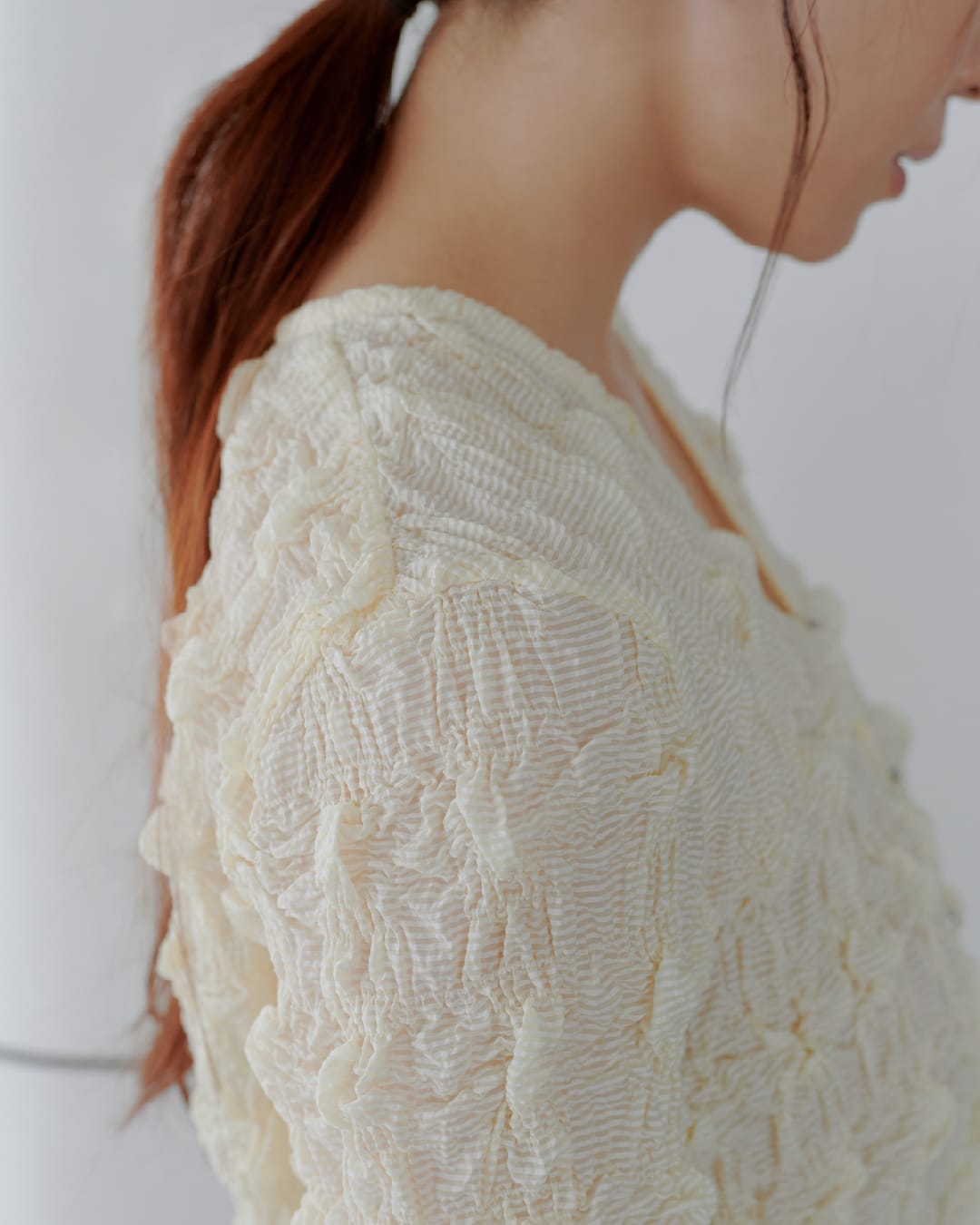 Tops Pants Shoesを着用したモデル