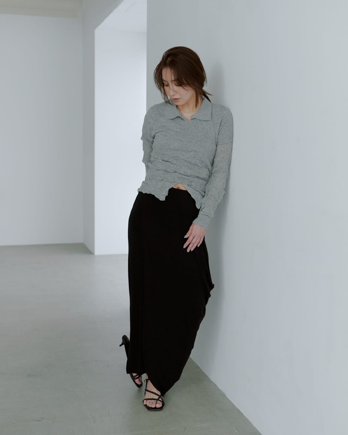 Tops Pants Shoes Bagを着用したモデル