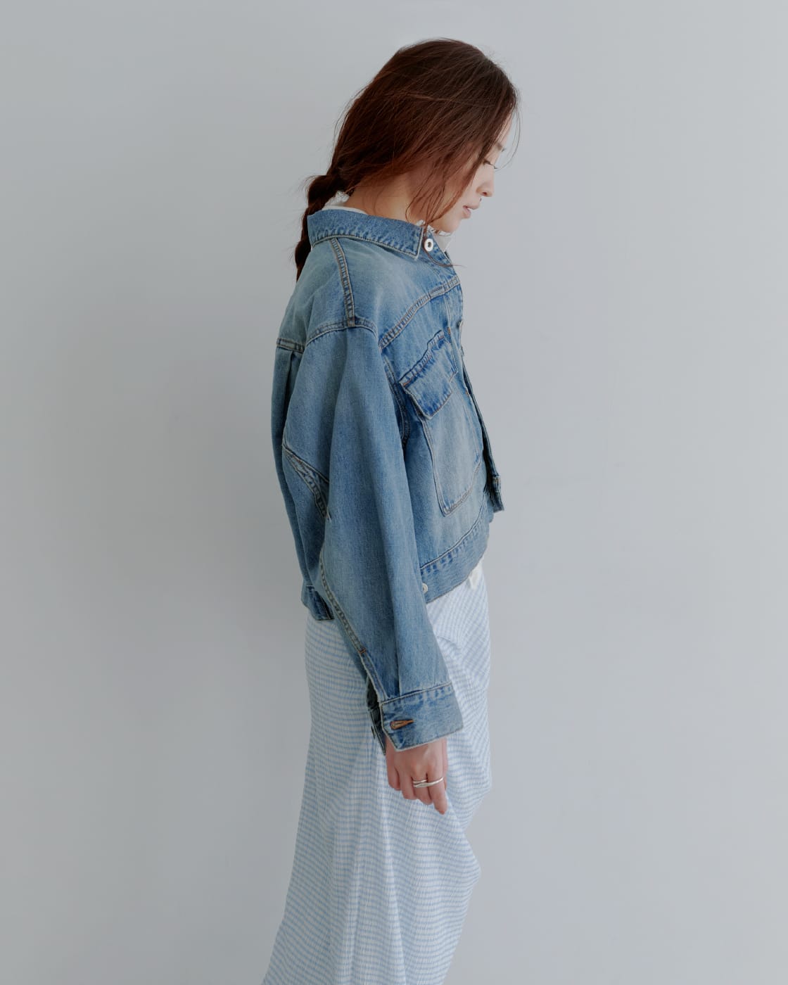 Outer Skirtを着用したモデル