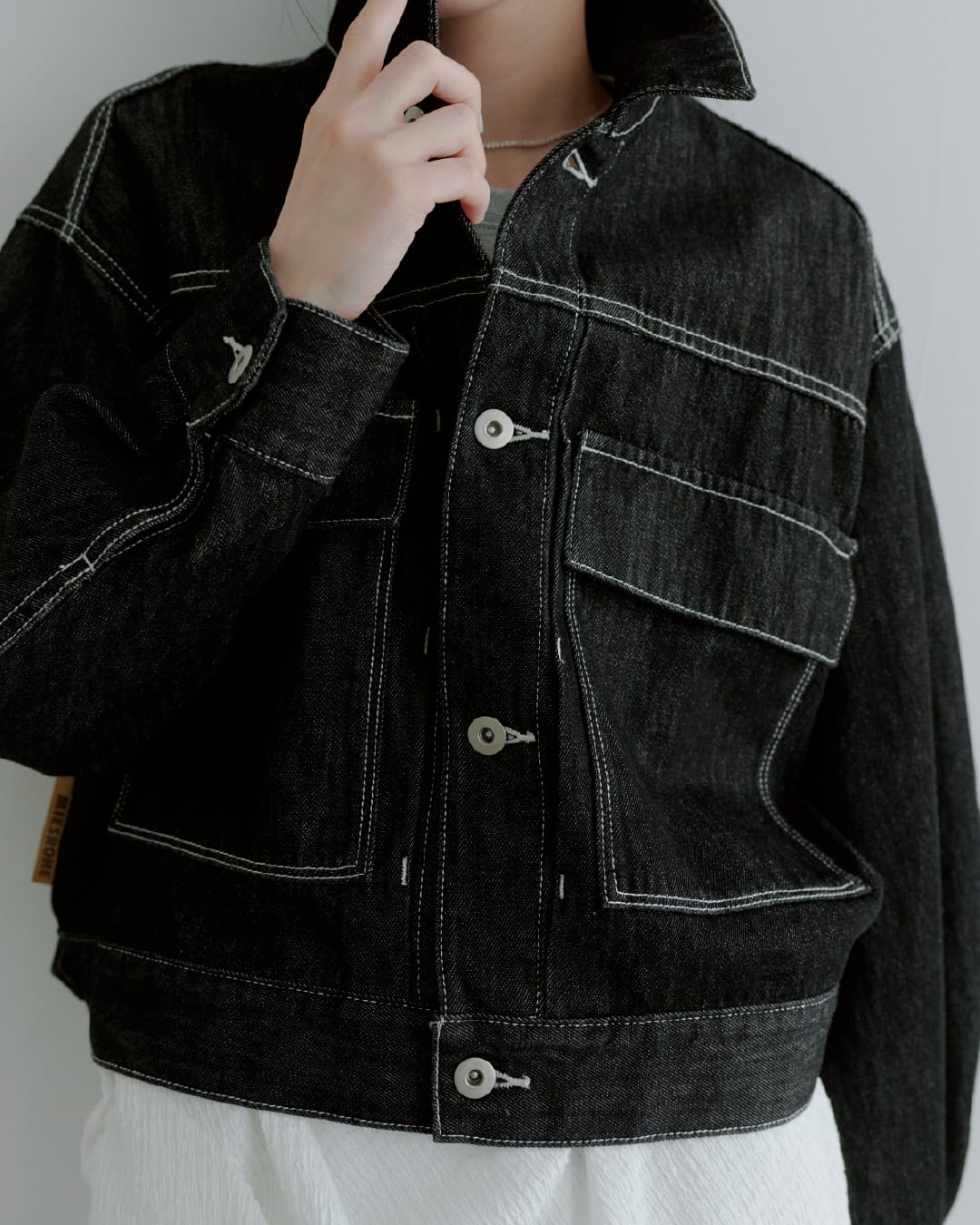 Outer Skirt Accessoryを着用したモデル