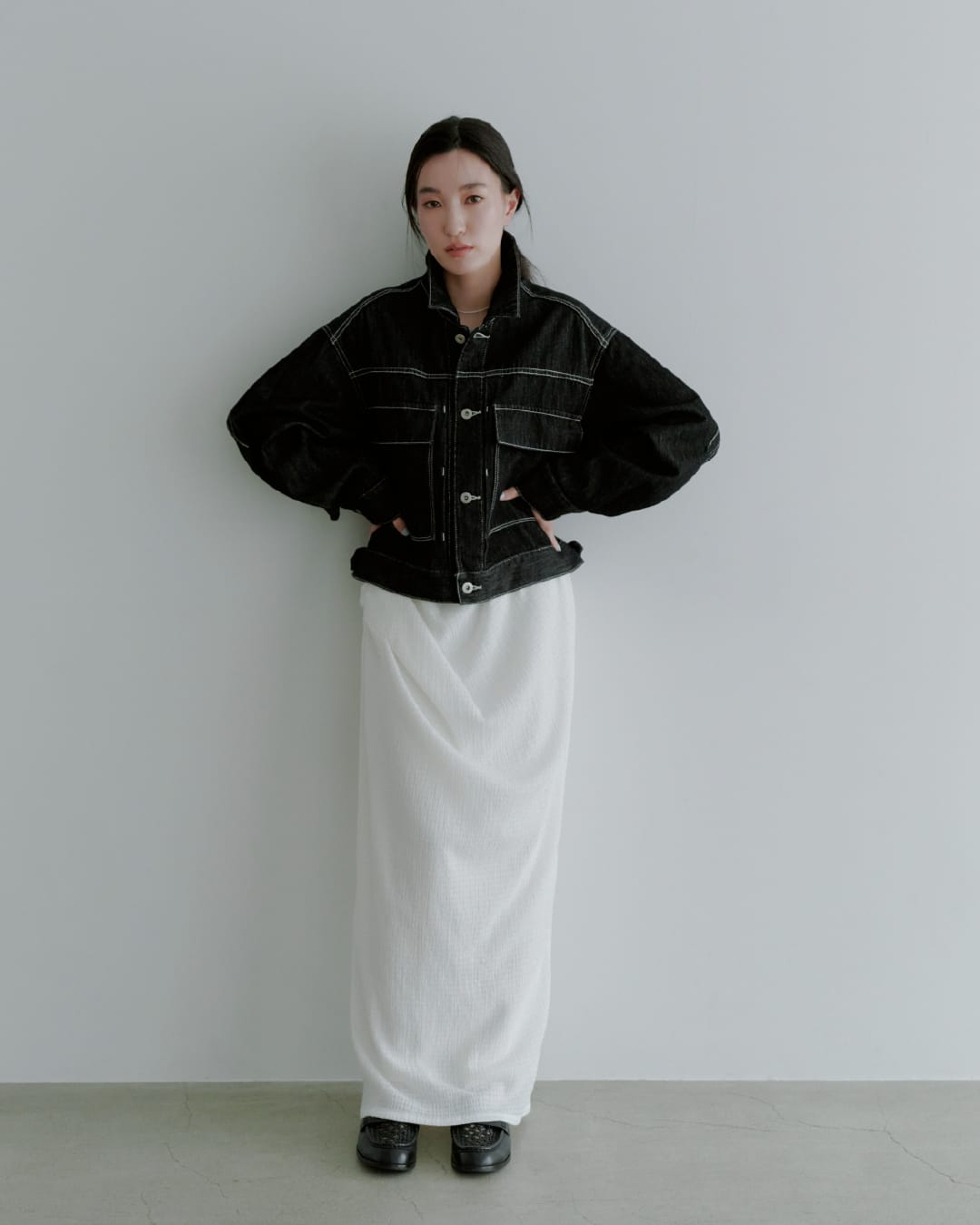 Outer Skirt Accessoryを着用したモデル