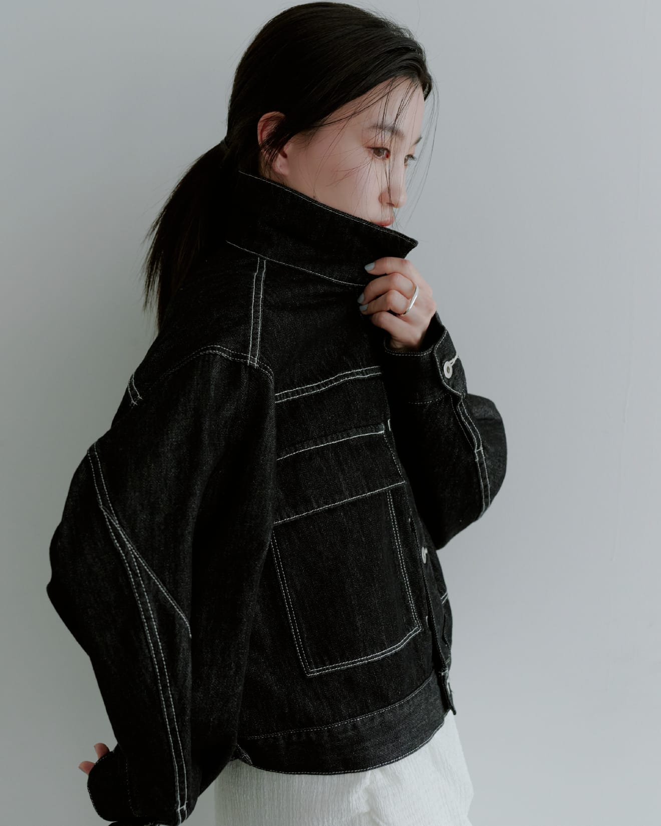 Outer Skirt Accessoryを着用したモデル