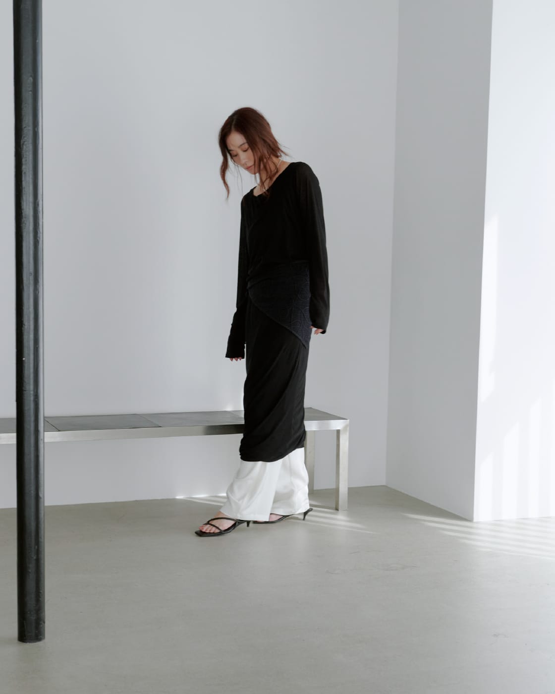 Outer Tops Pants Accessoryを着用したモデル