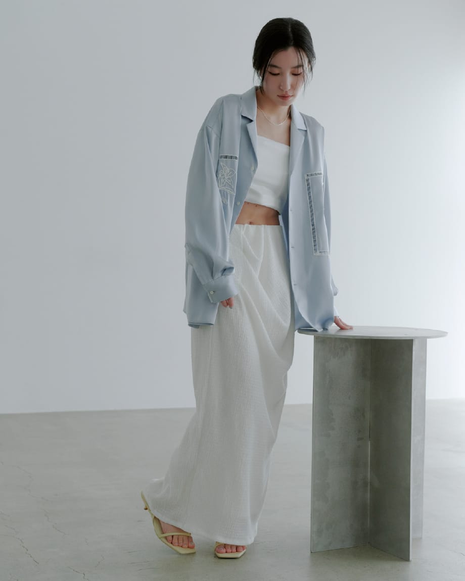 Outer Tops Pants Belt Shoesを着用したモデル