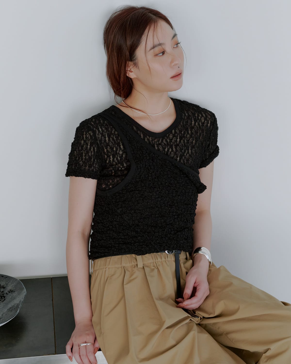 Tops Pants Shoes Accessoryを着用したモデル