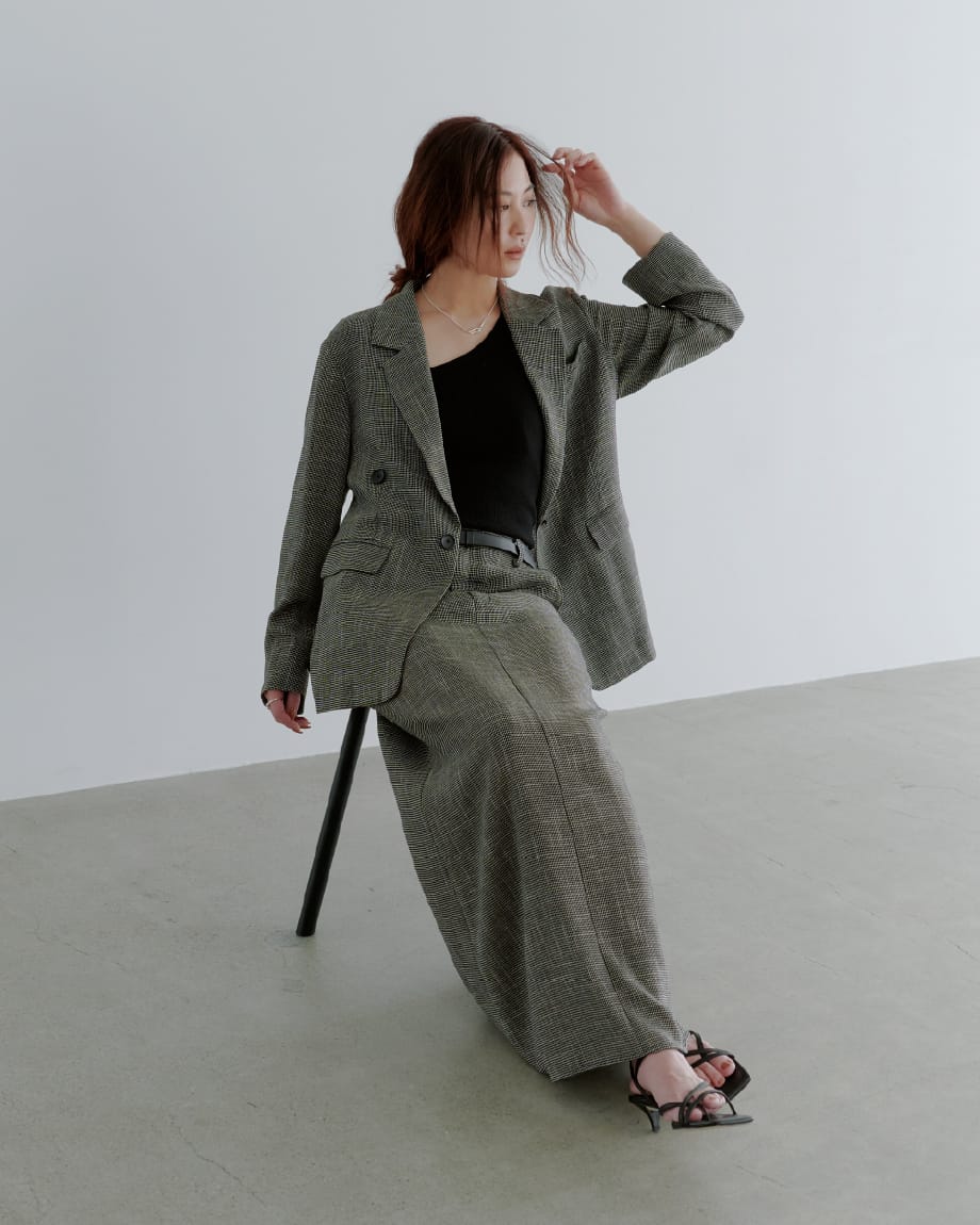 Outer Knit tops Skirt Shoes Accessoryを着用したモデル