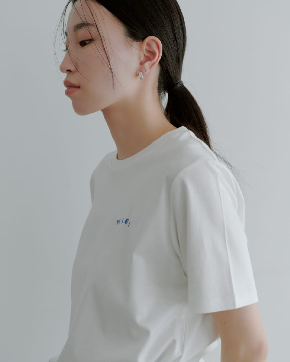 Knit tops Tops Skirt Shoesを着用したモデル