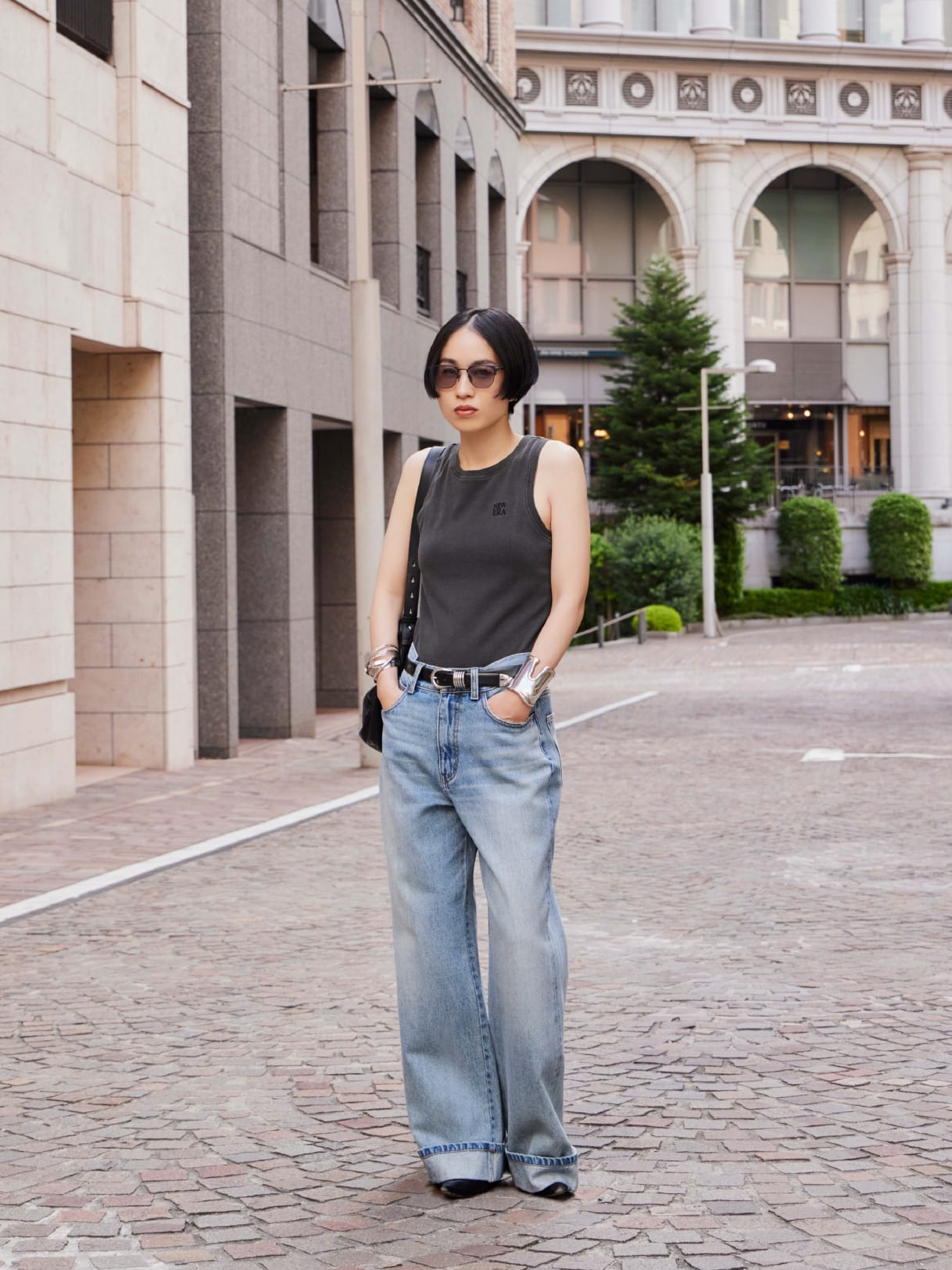Tops Pantsを着用したモデル