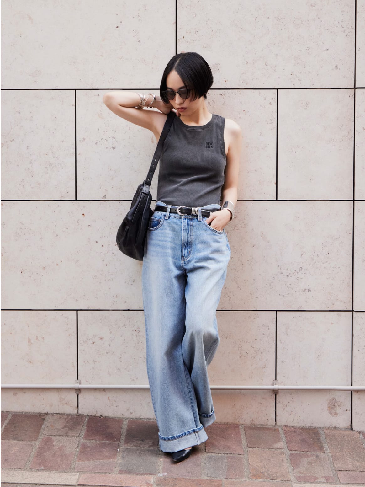 Tops Pantsを着用したモデル