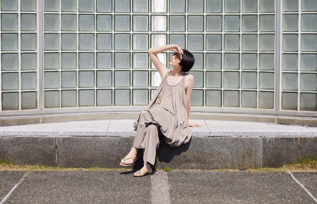 Dress Pantsを着用したモデル