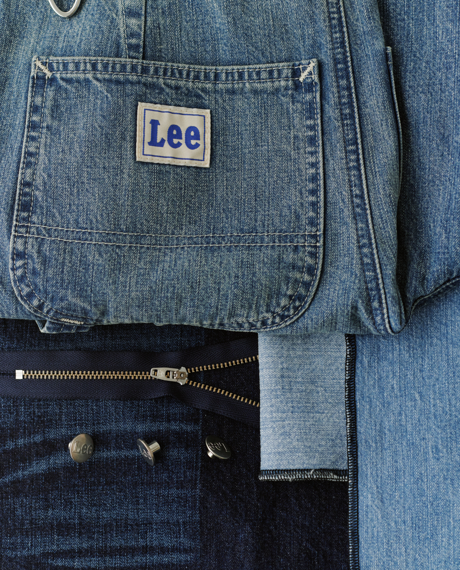 Lee のパッチが付いたデニムパンツのバックポケット