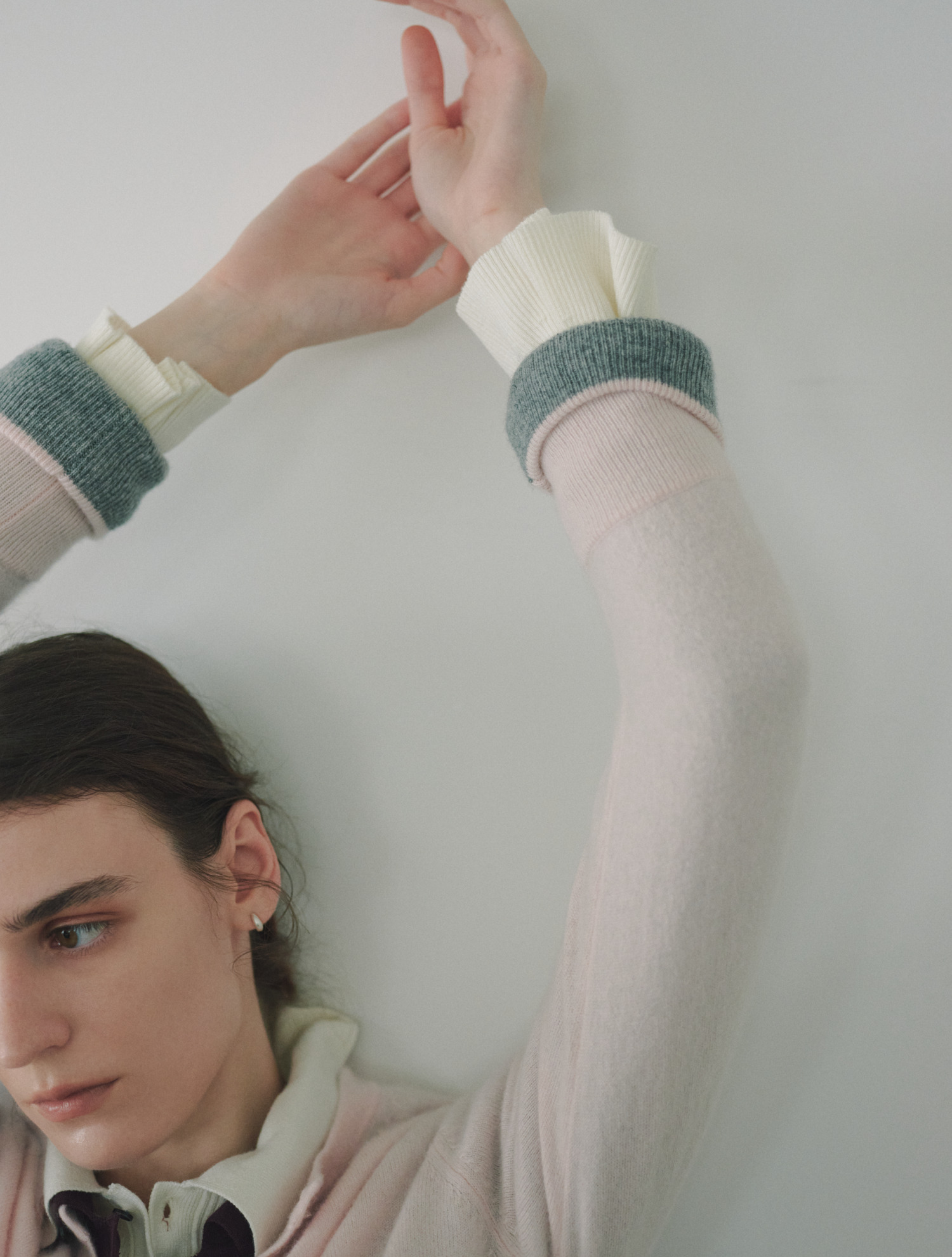 Bicolor Cashmere Compact Knit Cardigan_PNK の着用カット 2枚目