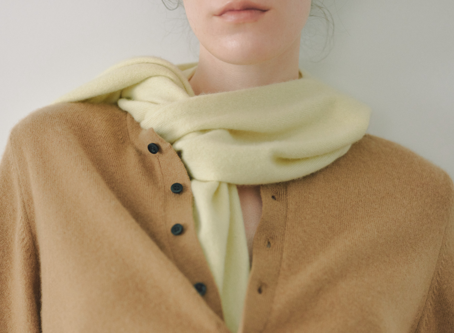 Bicolor Cashmere Compact Knit Cardigan_CML のディテール