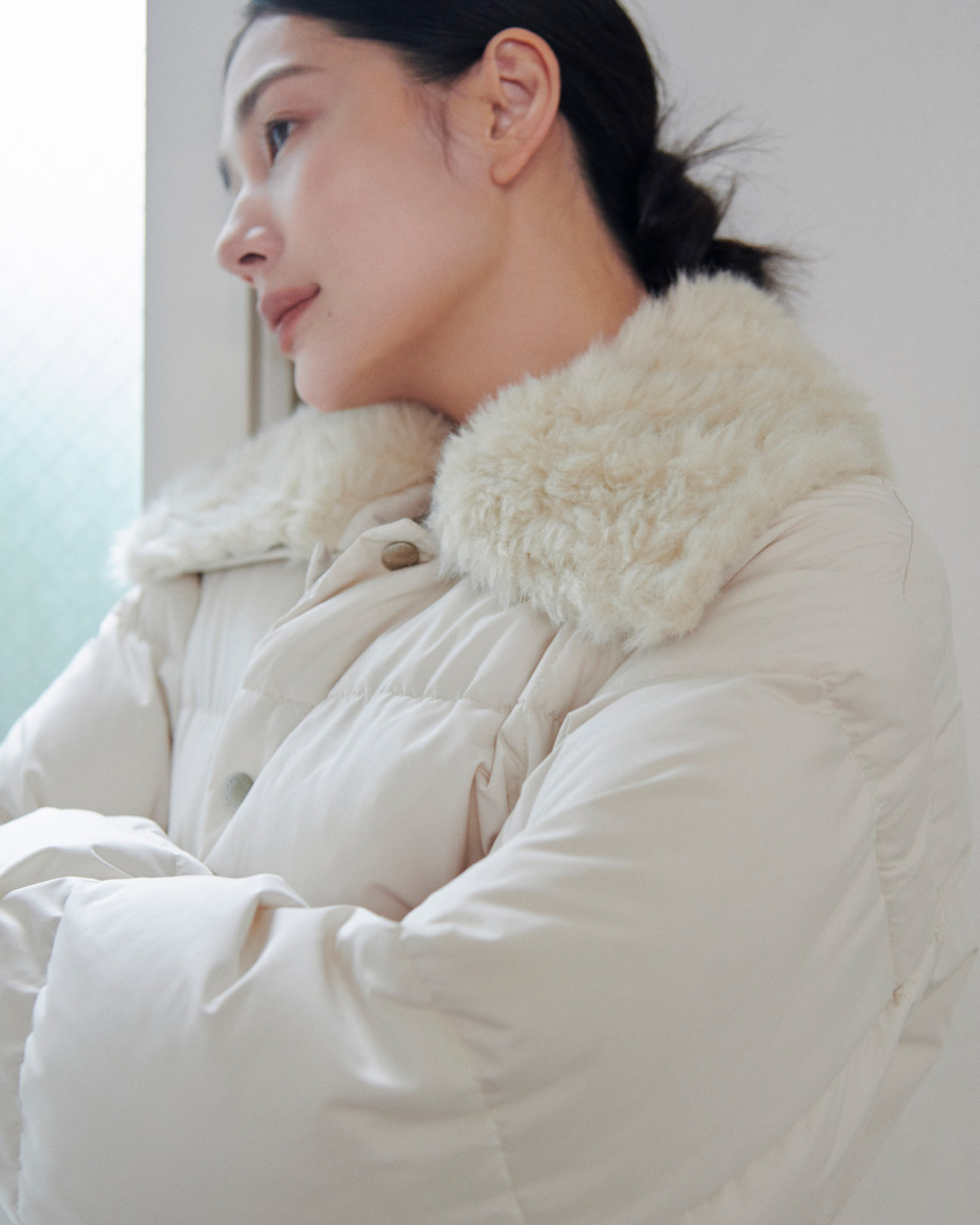 ダウンジャケット OFF WHITE のファー襟のアップ